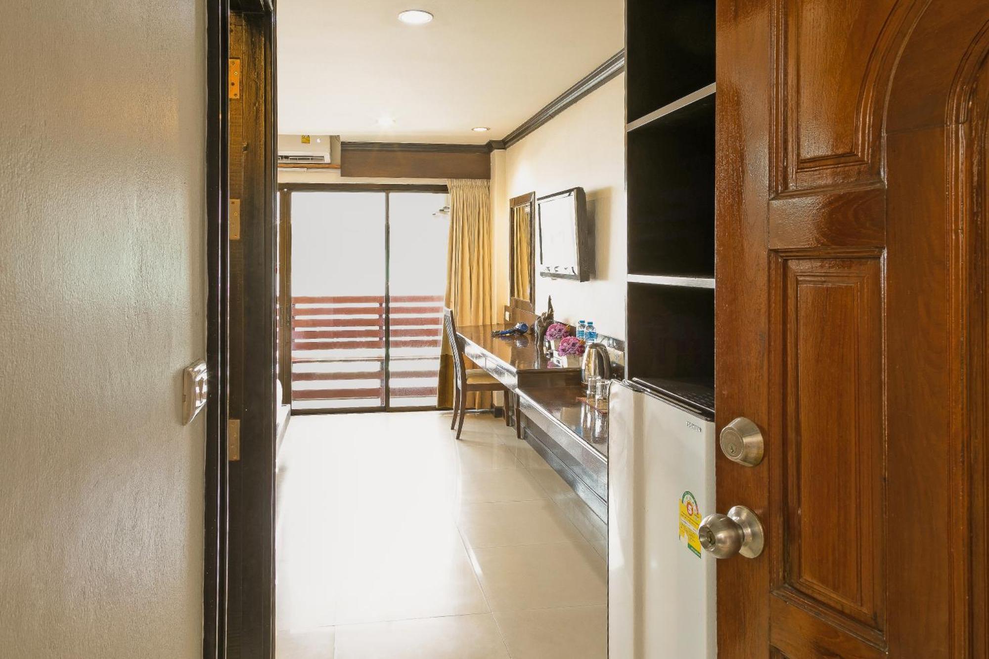 Best Venue Hotel Patong Екстериор снимка
