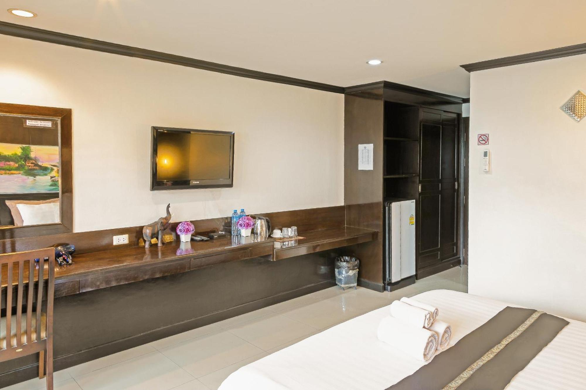 Best Venue Hotel Patong Екстериор снимка