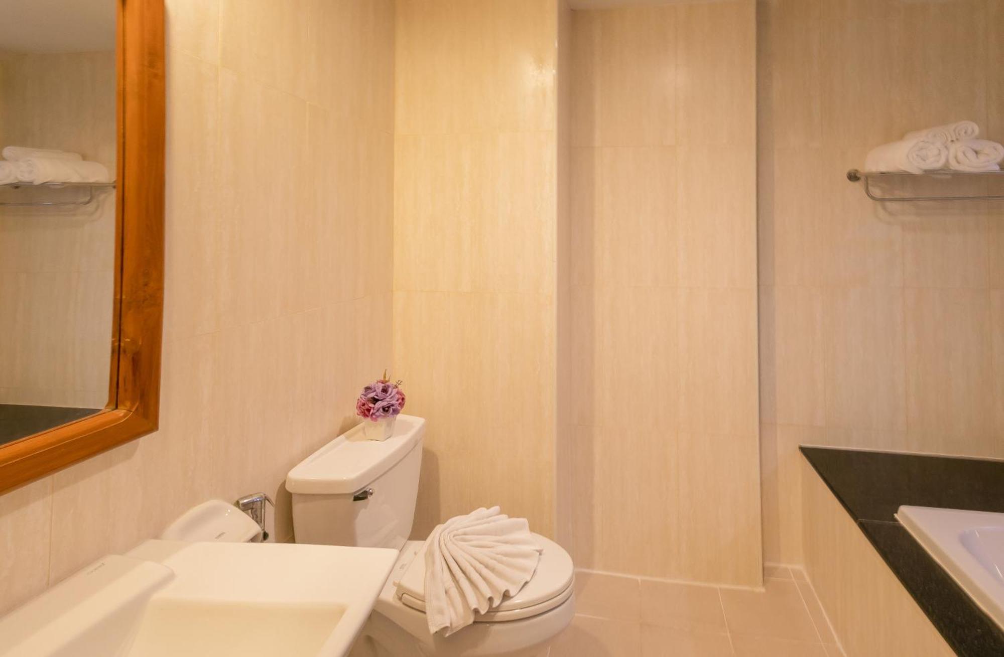 Best Venue Hotel Patong Екстериор снимка